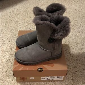 UGG Grey Bailey Button Women's Size 6 Boots